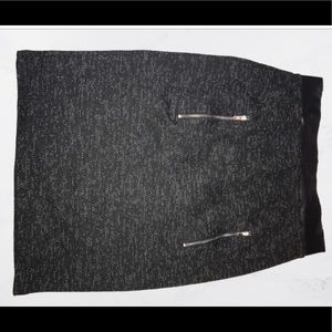 🌟 GENTLY USED PENCIL SKIRT WITH ZIPPERS 🌟